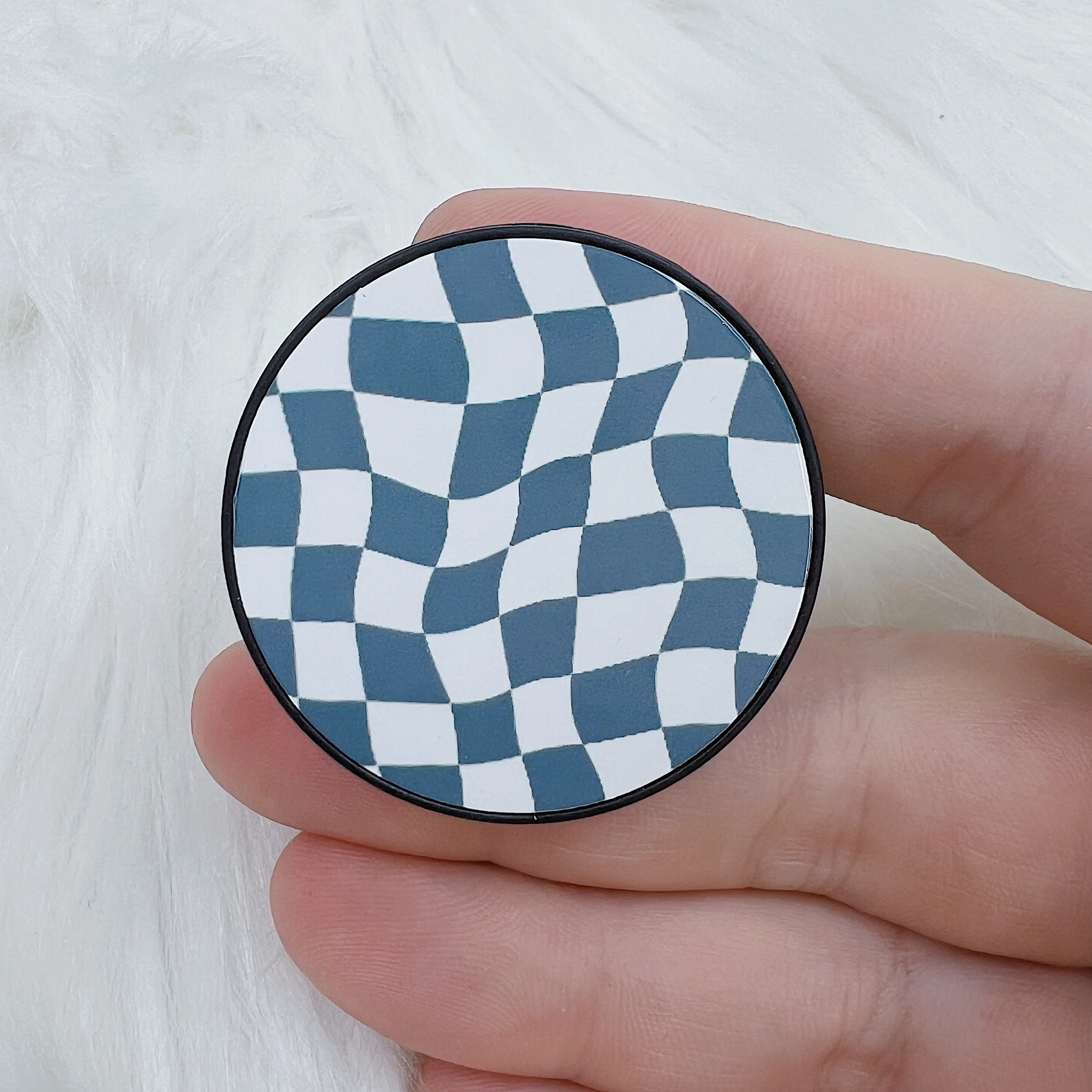 Wavy Checkerboard Pop Socket | Phone Holder